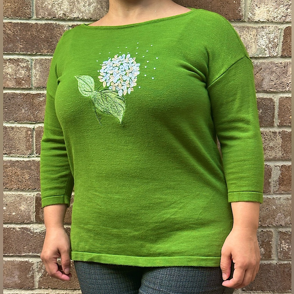 Bua Bua Sweater Women's. Flower Icon Jeweled Cream Floral.